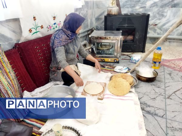 بازارچه دست‌سازه‌های دانش‌آموزان شهر راز