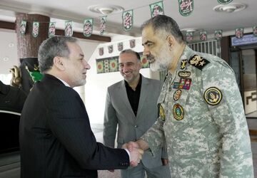 بازدید وزیر امور خارجه از نمایشگاه شهدای ناو دنا و قدردانی از خدمات نداجا