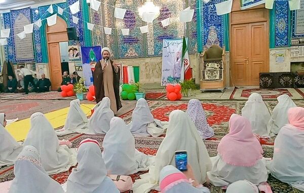 دانش‌آموزان بویین‌زهرایی در جشن روزه‌اولی‌ها از خدای خود تشکر کردند