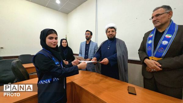 نشست معاون پرورشی و فرهنگی اداره کل آموزش و پرورش خوزستان با دانش آموز خبرنگاران پانا 
