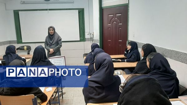 اولین جلسه هدایت تحصیلی در دبیرستان دخترانه کوثر فرهنگیان