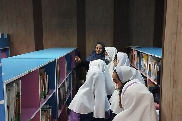  پیوند دانش‌آموزان دبستان سرای دانش با فرهنگ کتاب و کتابخوانی