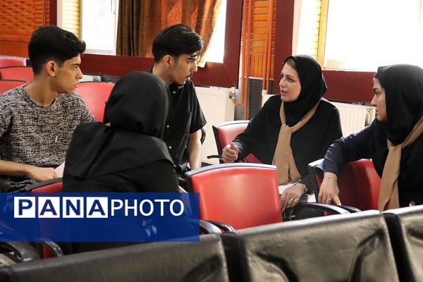 جلسات مشاوره گروهی انتخاب رشته ویژه کنکوری‌های شهرستان ورامین