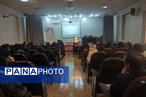 کارگاه توانمند‌سازی مربیان پیشتاز ناحیه 4 شیراز و آموزش مهارت‌های تشکیلاتی 