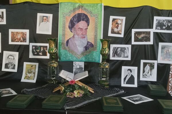 مراسم ارتحال امام‌خمینی(ره)‌ در مصلی بهارستان ۲