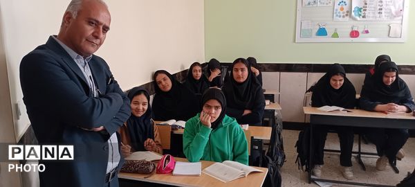 بازدید معاون آموزشی آموزش و پرورش خلیل آباد از دبیرستان مادر مهربان نقاب