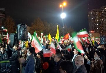 جوش و خروش مردم محلات تهران در میدان جمهوری 