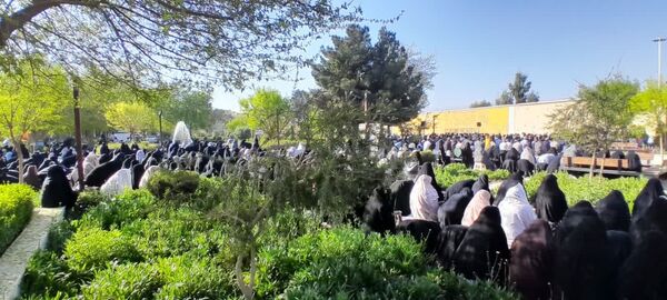 برپایی نماز عید سعید فطر در پارک شهدای کوچه بیوک