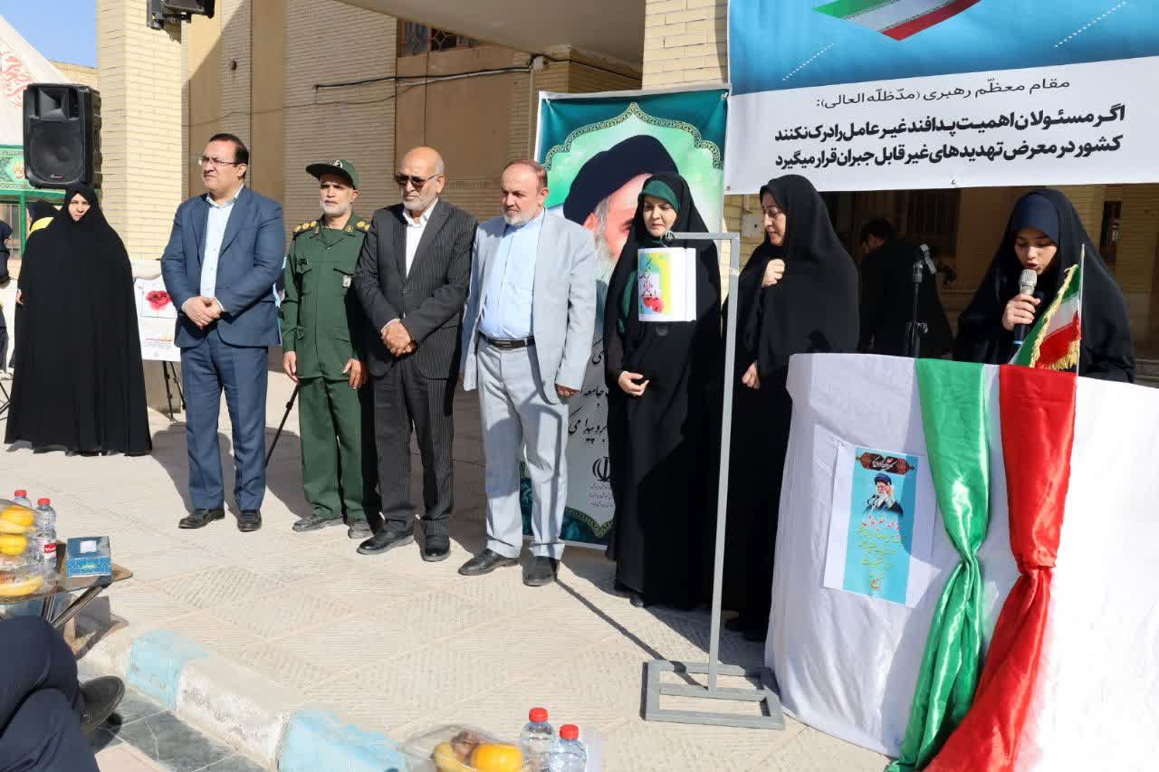 مراسم زنگ پدافند غیرعامل در مدرسه ام هانی ناحیه 2 یزد 