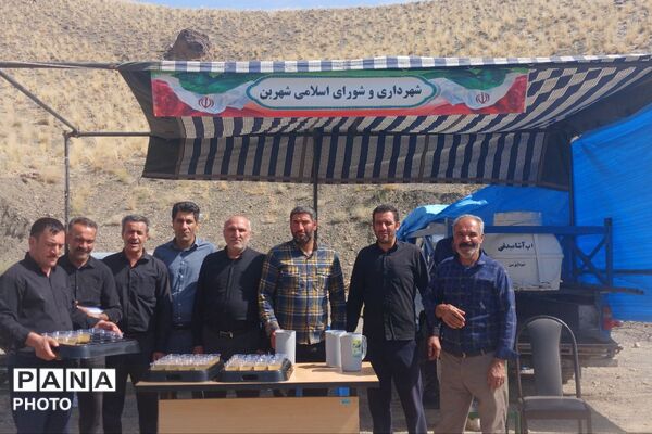 طعم مهربانی در مسیر عاشقی؛ قاب‌هایی از ایستگاه‌های صلواتی جاماندگان اربعین