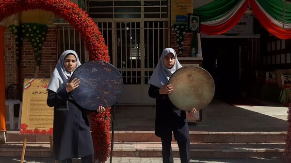 بزرگداشت هفته‌ دفاع مقدس در دبیرستان شاهد شهید حمامی