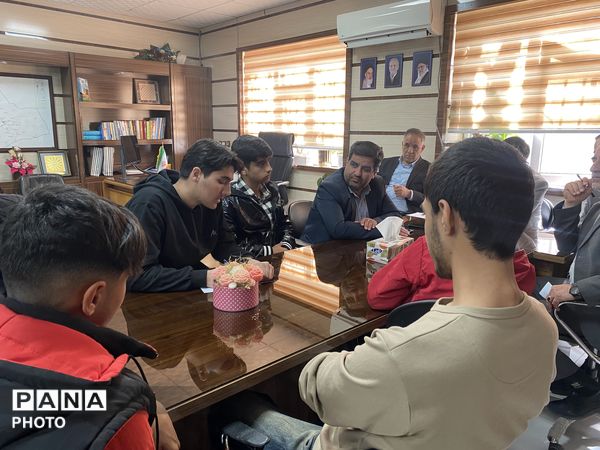 دومین جلسه مشورتی شورای دانش‌آموزی شهرستان با حضور مدیر آموزش و پرورش باخرز