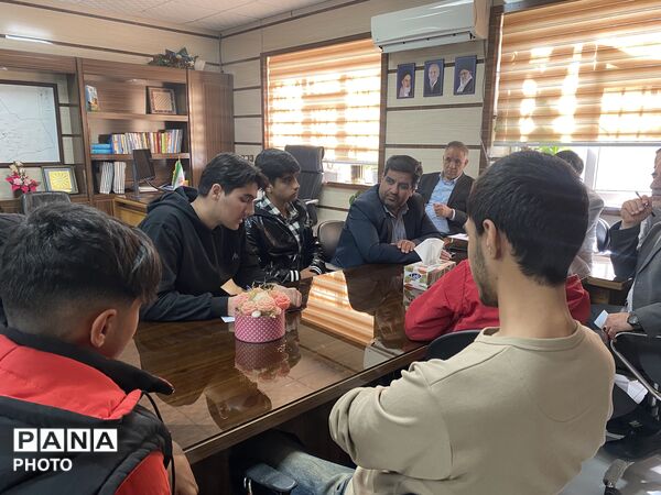 دومین جلسه مشورتی شورای دانش‌آموزی شهرستان با حضور مدیر آموزش و پرورش باخرز