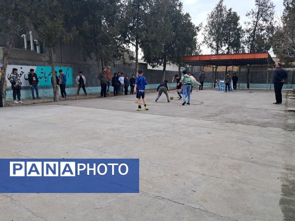 برگزاری مسابقه فوتبال گل کوچک درون مدرسه‌ای به‌مناسبت دهه فجر دبیرستان  پژوهش آشخانه 