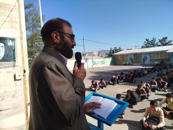 بازدید سرزده بازپرس دادگستری شهرستان کاشمر از دبیرستان میثاق