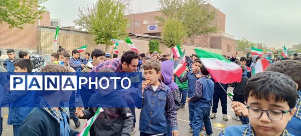 شادی دانش آموزان دبستان سعدی یک در تحقق وعده صادق تنبیه اسرائیل