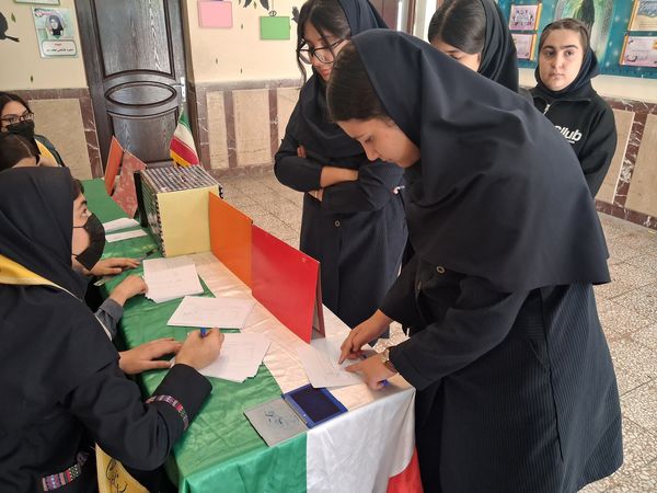 میزبانی پیشتازان مدرسه شهید مدرس در انتخابات شورای دانش‌آموزی