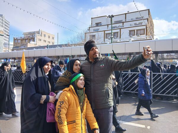 حضور پرشور مردم مشهدی در راهپیمایی ۲۲ بهمن 