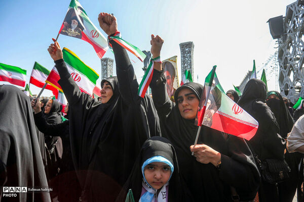 رزمایش دختران «جان‌فدای ایران»