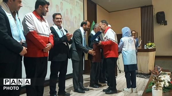 تقدیر از سفیران برتر سلامت ناحیه ۶ 