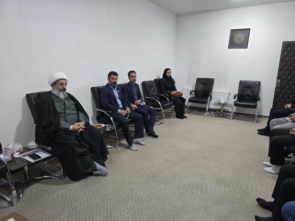 دیدار تمامی مسئولان ساوجبلاغ با امام جمعه 