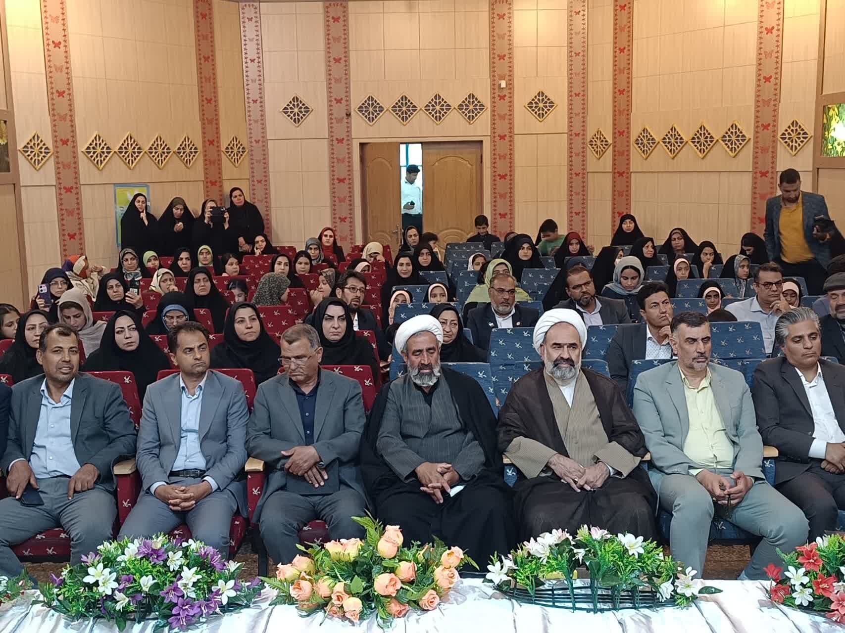 همایش ادبی زیر سایه خورشید و رونمایی از کتاب به مناسبت میلاد امام رضا(ع) در مروست