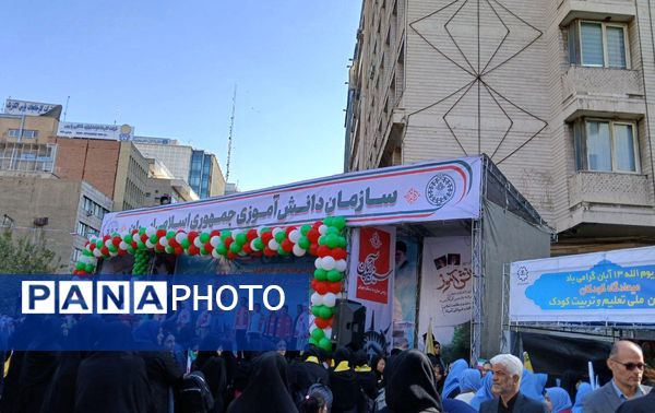 قاب‌هایی از خروش نسل بیدار