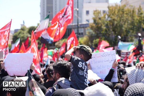 مراسم تشییع رهبر معظم انقلاب و خانواده ایشان در مشهد