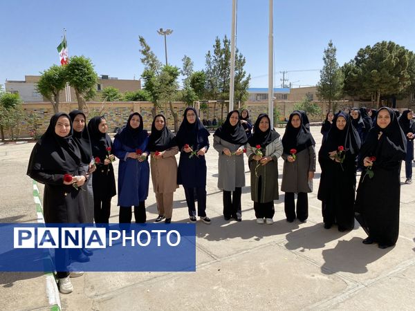 معلمان، مشعل‌داران راه آگاهی در آیینه‌ مهر و خرد