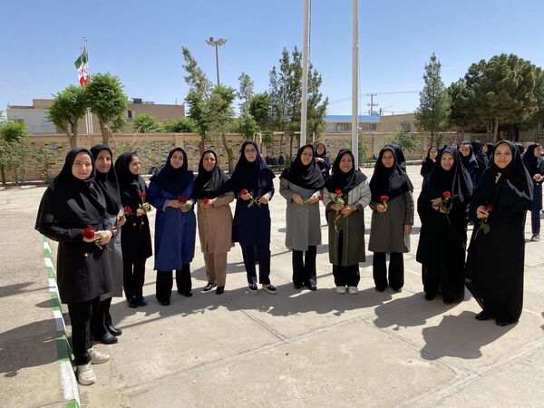 معلمان، مشعل‌داران راه آگاهی در آیینه‌ مهر و خرد