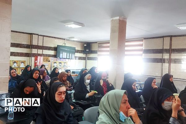 دوره آموزشی کیفیت بخشی ویژه آموزگاران پایه در شهرستان فیروزکوه