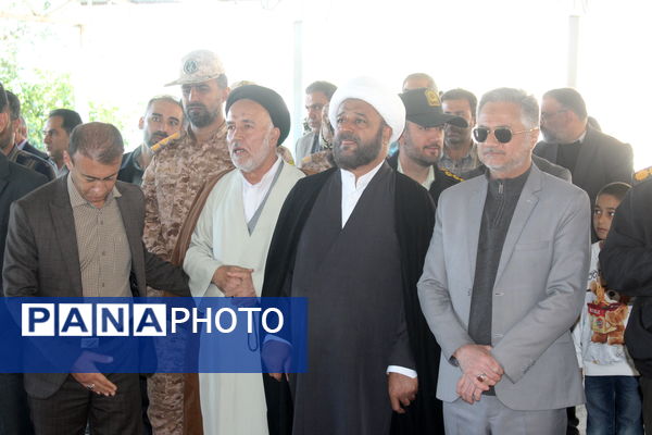 غبارروبی مزار مطهر شهدا به مناسبت آغاز دهه مبارک فجر در فراشبند