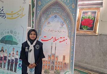 کاشت نهال به یاد دانش آموز شهید تیارا صادقی در یزد