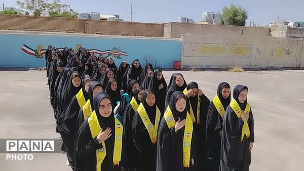 نواخته شدن زنگ جوانه ها در دبیرستان حضرت معصومه (س) شهر جعفریه