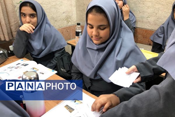 برگزاری انتخابات همیار مشاور در آموزشگاه شاهد نجمه ناحیه دو شهرری 