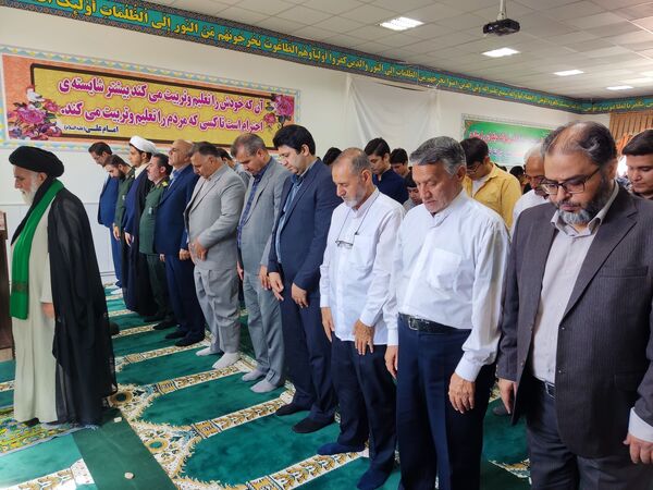 زنگ نماز در دبیرستان شاهد مالک اشتر نیشابور 