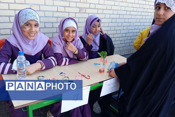 بازارچه دانش‌آموزی در دبستان شاهد شهید محمدرضا کشاورز 