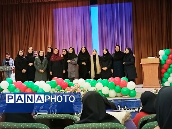 تجلیل از دانش‌آموزان برتر دبیرستان میردادماد