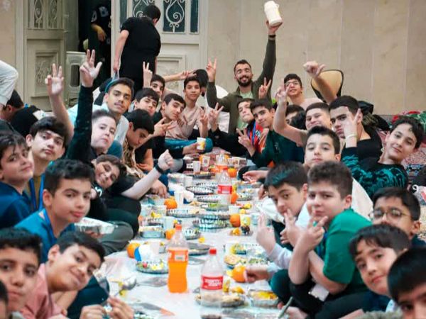 جلوه‌ای از اعتکاف دانش‌آموزی در مسجد امام علی‌بن‌ابی‌طالب (ع)