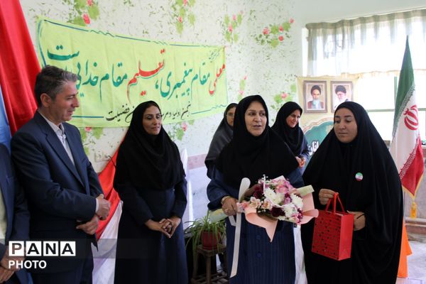 زنگ سپاس معلم در دبیرستان شبانه‌روزی فضیلت