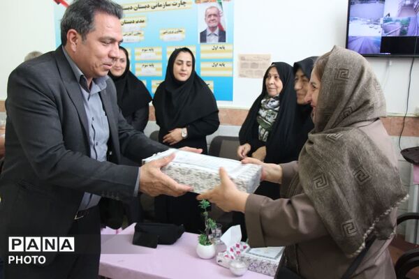 اجرای طرح خاطره سازان با حضور مدیر آموزش وپرورش شهرستان در آموزشگاه موسی صدر آشخانه