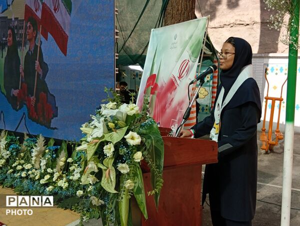 آغاز سال تحصیلی در مدرسه نمونه دولتی علامه طباطبایی با نواختن زنگ مهر