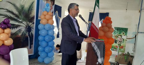 نواختن زنگ مهر و ایثار و ادای احترام به یادمان شهدا در بندر لنگه 
