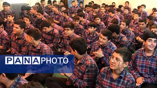 جشن پرشور عید غدیر خم در مدرسه شهدای مدافع حرم منطقه ۱۰ تهران