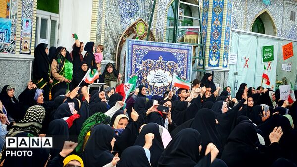 اجتماع بزرگ مردم نیشابور در مقبره بی‌بی شطیطه