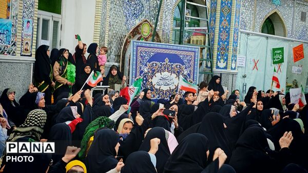 اجتماع بزرگ مردم نیشابور در مقبره بی‌بی شطیطه