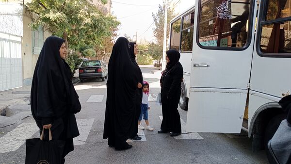 حضور دانش آموزان دبیرستان سردار شهید قاسم سلیمانی ناحیه ۴ کرج در نماز جمعه
