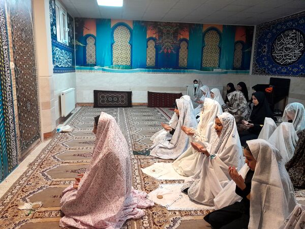 نواختن زنگ نماز با شعار «مِهر با مُهر» در مدارس شهرستان ملارد همزمان با آغاز سال تحصیلی