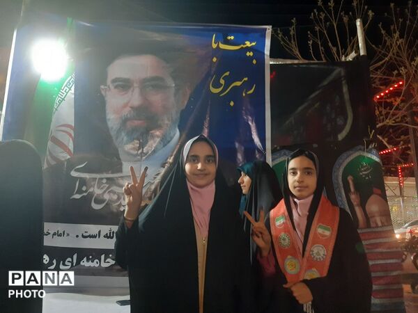  بیعت فرهنگیان آموزش و پرورش مه ولات با رهبر جمهوری اسلامی ایران