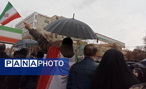 باران هم حریف عشق به وطن نشد